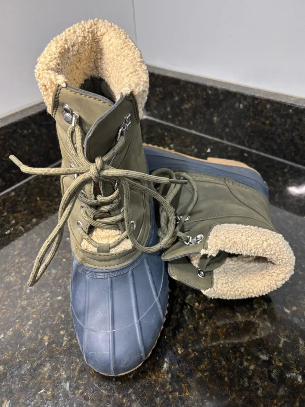 TOMMY HILFIGER Women’s Olive Green Winter Duck Boots with Shearling Collar